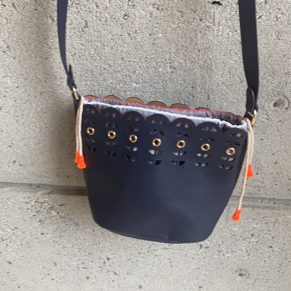 Stella & Dot Bucket Bag with removable pouch liner - Picture 5 of 16